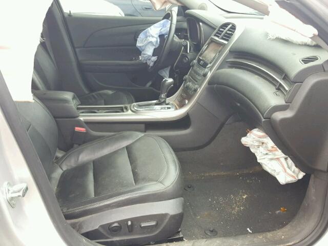 1G11H5SAXDF288556 - 2013 CHEVROLET MALIBU LTZ 银色 照片 5