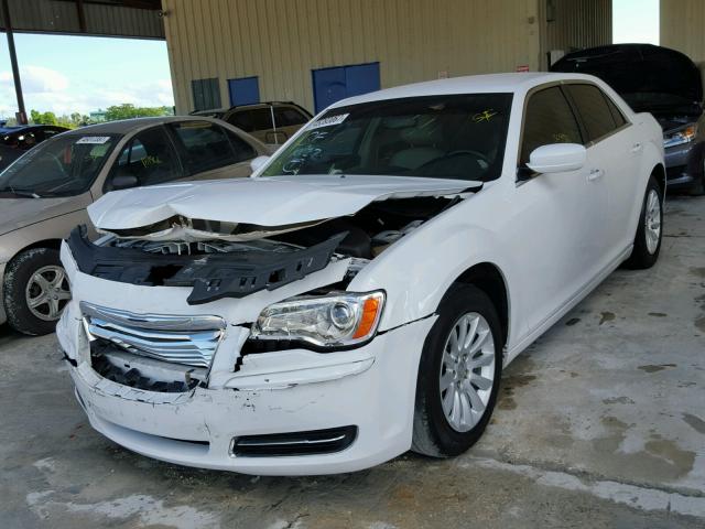 2C3CCAAG5DH699184 - 2013 CHRYSLER 300 WHITE photo 2