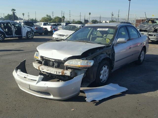 1HGCG5647WA126134 - 1998 HONDA ACCORD LX SILVER photo 2