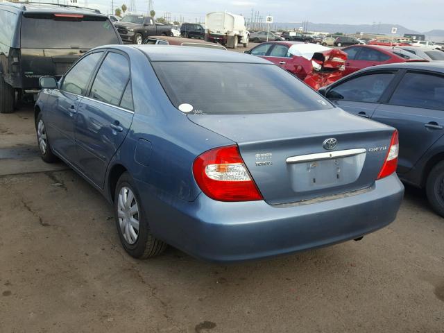 JTDBE32K240265941 - 2004 TOYOTA CAMRY LE BLUE photo 3