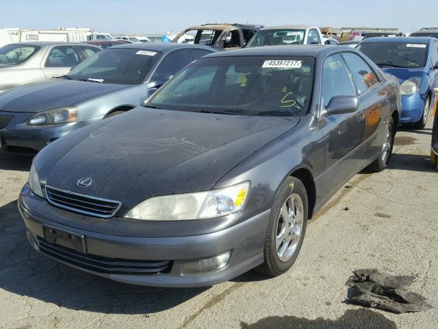 JT8BF28G8Y5090502 - 2000 LEXUS ES 300 GRAY photo 2