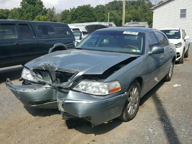 1LNHM82W96Y605048 - 2006 LINCOLN TOWN CAR S GREEN photo 2