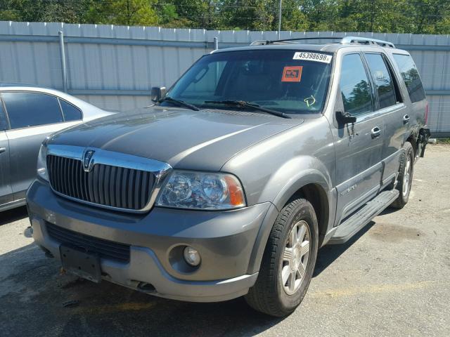 5LMFU28R94LJ09406 - 2004 LINCOLN NAVIGATOR GOLD photo 2