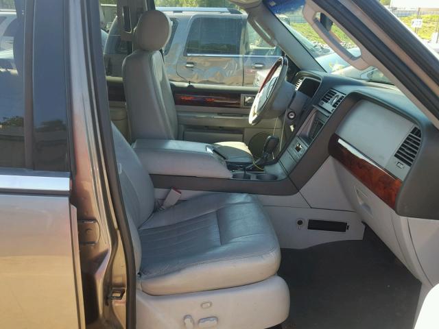 5LMFU28R94LJ09406 - 2004 LINCOLN NAVIGATOR GOLD photo 5