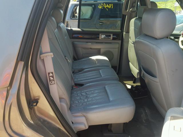 5LMFU28R94LJ09406 - 2004 LINCOLN NAVIGATOR GOLD photo 6
