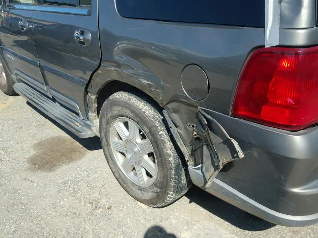 5LMFU28R94LJ09406 - 2004 LINCOLN NAVIGATOR GOLD photo 9