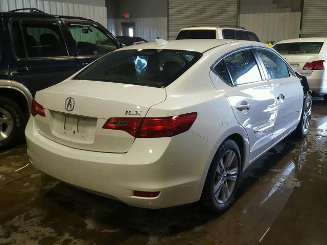 19VDE1F36DE010001 - 2013 ACURA ILX 20 WHITE photo 4