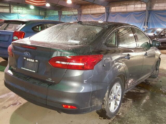 1FADP3F22FL322546 - 2015 FORD FOCUS SE GRAY photo 4