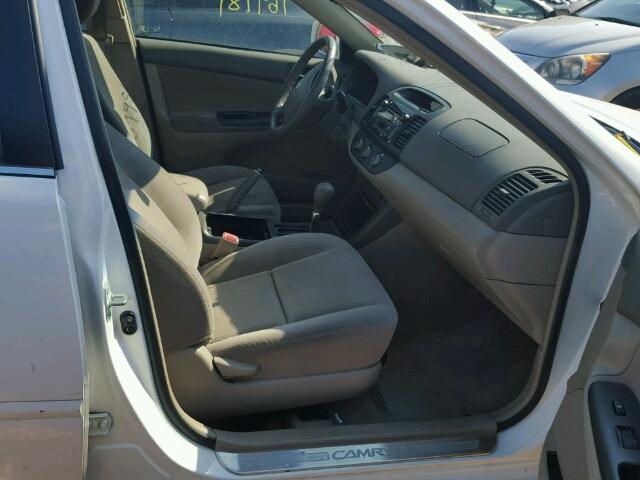 4T1BE32K45U401024 - 2005 TOYOTA CAMRY LE თეთრი ფოტო 5