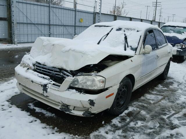 KNAGD128925163678 - 2002 KIA OPTIMA MAG WHITE photo 2