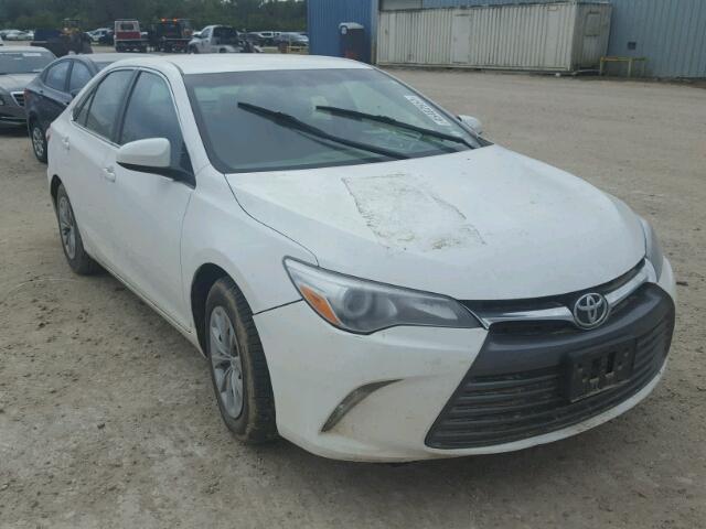 4T1BF1FK2HU273267 - 2017 TOYOTA CAMRY LE თეთრი ფოტო 1