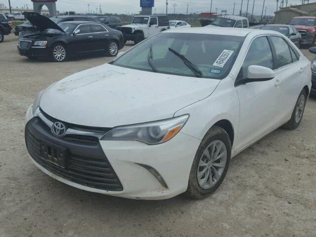 4T1BF1FK2HU273267 - 2017 TOYOTA CAMRY LE თეთრი ფოტო 2