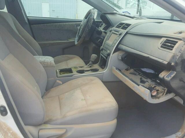 4T1BF1FK2HU273267 - 2017 TOYOTA CAMRY LE თეთრი ფოტო 5