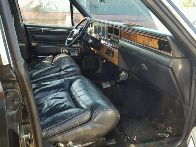 1LNBP96F8GY609574 - 1986 LINCOLN TOWN CAR BLACK photo 5