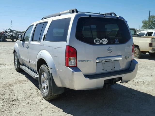 5N1AR18U56C654356 - 2006 NISSAN PATHFINDER SILVER photo 3