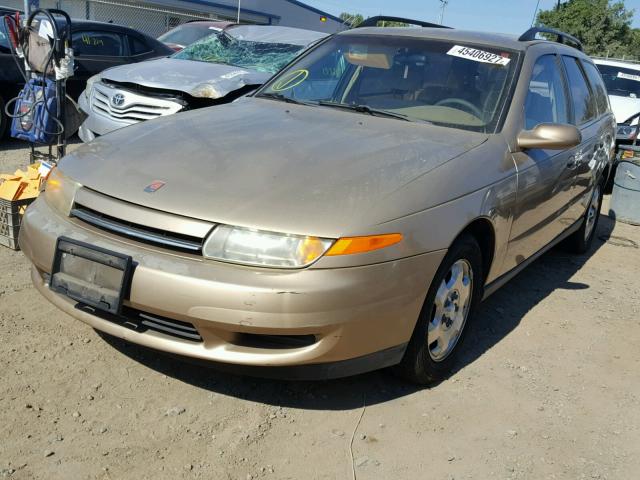 1G8JW84RX2Y523065 - 2002 SATURN LW300 GOLD photo 2