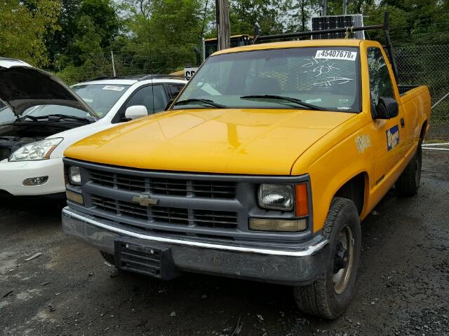 1GCGC24R4YF500679 - 2000 CHEVROLET GMT-400 C2 YELLOW photo 2