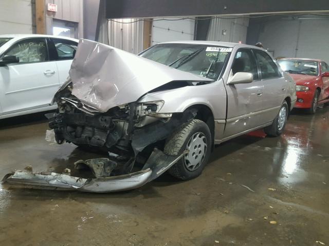 4T1BG22K7VU755365 - 1997 TOYOTA CAMRY CE SILVER photo 2