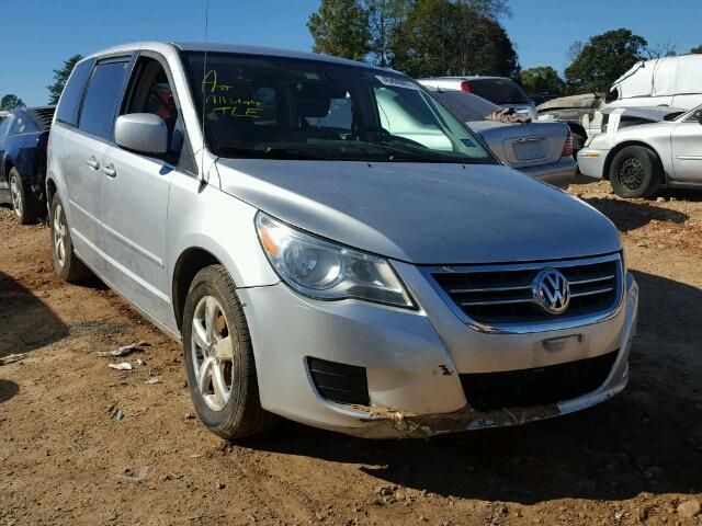 2V4RW3D12AR184512 - 2010 VOLKSWAGEN ROUTAN SE SILVER photo 1