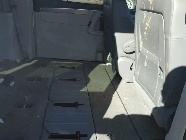 2V4RW3D12AR184512 - 2010 VOLKSWAGEN ROUTAN SE SILVER photo 6