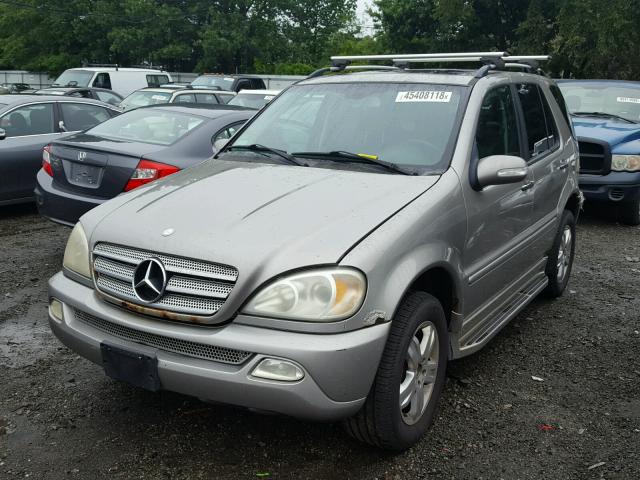 4JGAB57E45A518221 - 2005 MERCEDES-BENZ ML 350 SILVER photo 2