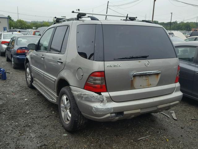 4JGAB57E45A518221 - 2005 MERCEDES-BENZ ML 350 SILVER photo 3