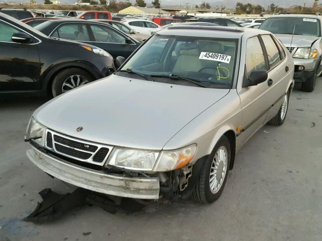 YS3DF58V0S2014106 - 1995 SAAB 900 SE SILVER photo 2