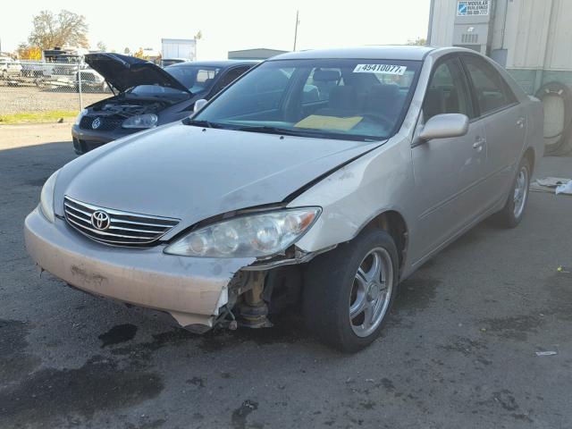 4T1BE32KX5U015451 - 2005 TOYOTA CAMRY LE BEIGE photo 2