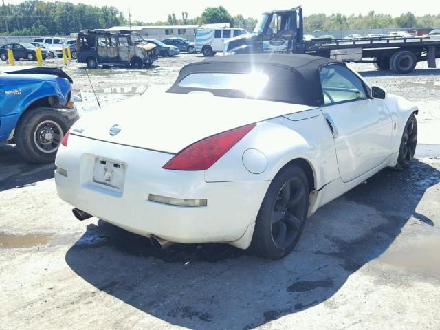 JN1AZ36AX6M450304 - 2006 NISSAN 350Z ROADS WHITE photo 4