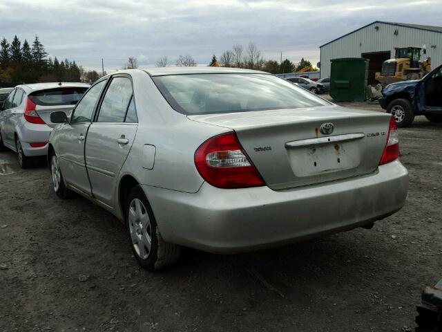 JTDBE32K830142529 - 2003 TOYOTA CAMRY LE ვერცხლისფერი ფოტო 3