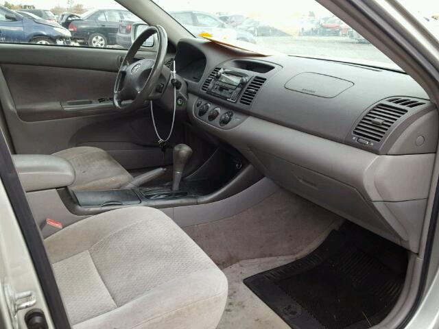 JTDBE32K830142529 - 2003 TOYOTA CAMRY LE ვერცხლისფერი ფოტო 5