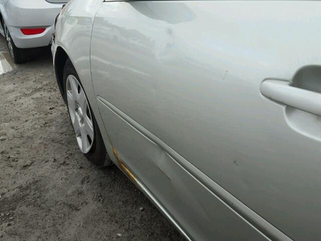 JTDBE32K830142529 - 2003 TOYOTA CAMRY LE ვერცხლისფერი ფოტო 9