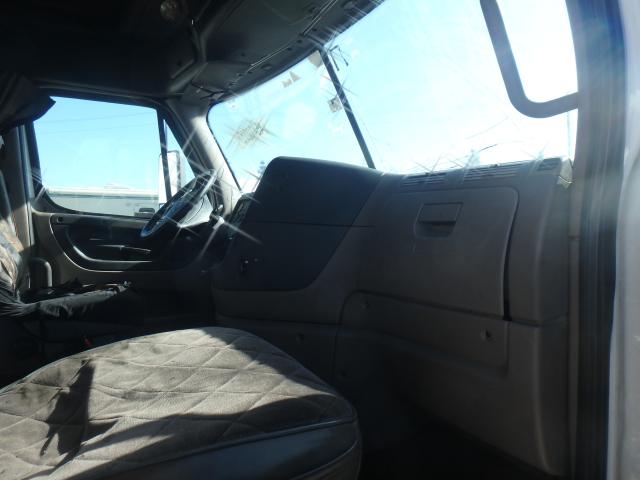 1FUJGLDR09LAC9639 - 2009 FREIGHTLINER CASCADIA 1 WHITE photo 5