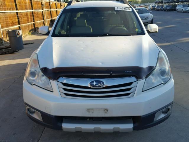 4S4BRDJC1B2364011 - 2011 SUBARU OUTBACK 3. WHITE photo 9