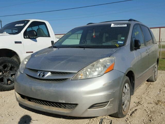 5TDZK23C38S151779 - 2008 TOYOTA SIENNA CE SILVER photo 2