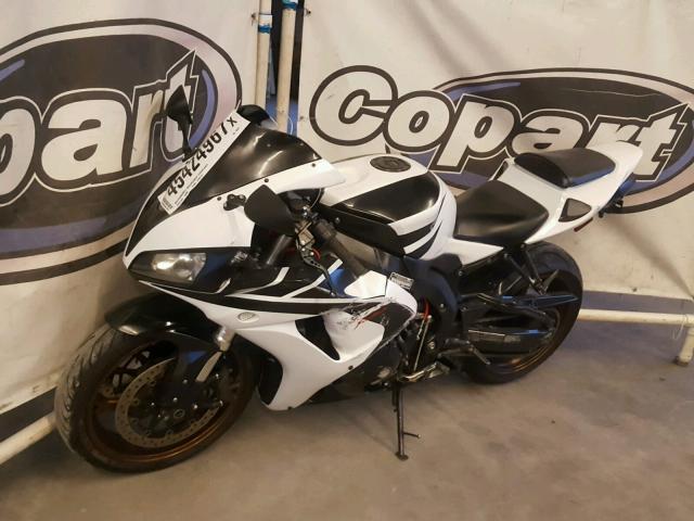 JH2SC57067M306682 - 2007 HONDA CBR1000 WHITE photo 2