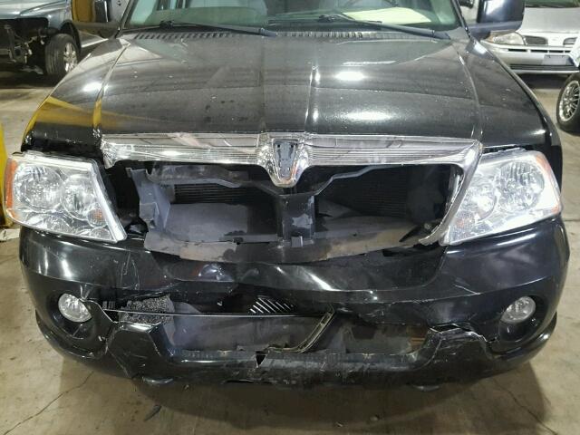 5LMFU28R24LJ10865 - 2004 LINCOLN NAVIGATOR Қара фото 9