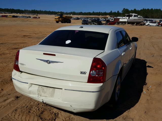 2C3LA53V59H582317 - 2009 CHRYSLER 300 TOURIN WHITE photo 4