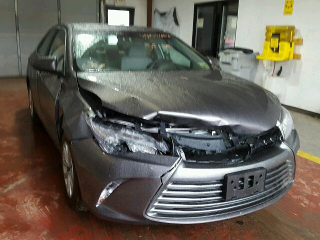4T1BF1FK8HU452140 - 2017 TOYOTA CAMRY LE GRAY photo 1