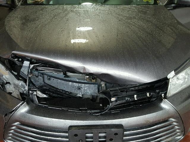 4T1BF1FK8HU452140 - 2017 TOYOTA CAMRY LE 灰色 照片 7