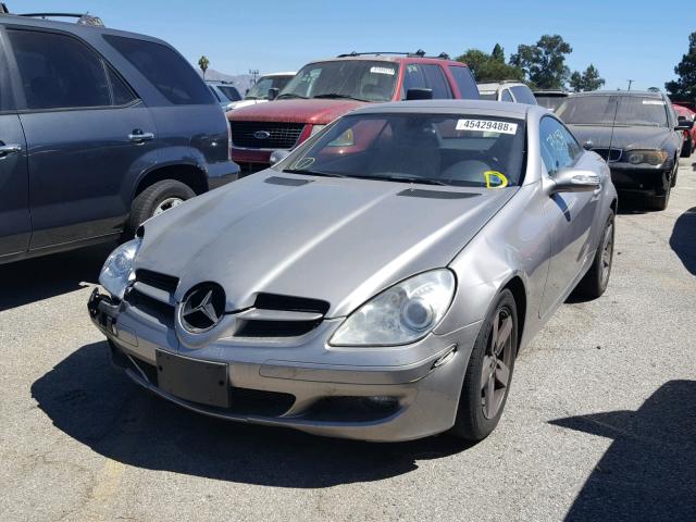 WDBWK54F37F152568 - 2007 MERCEDES-BENZ SLK 280 SILVER photo 2