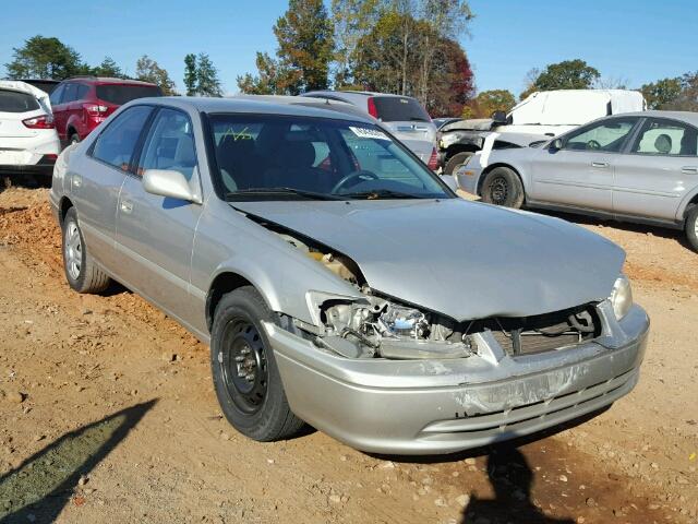 4T1BF22K01U966047 - 2001 TOYOTA CAMRY LE 银色 照片 1