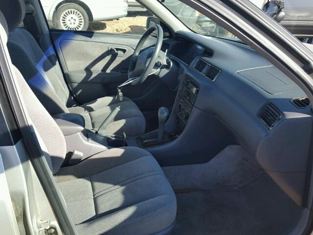 4T1BF22K01U966047 - 2001 TOYOTA CAMRY LE 银色 照片 5