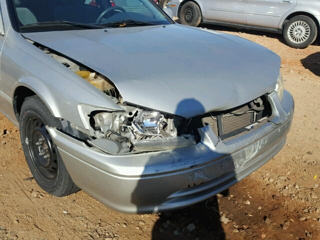 4T1BF22K01U966047 - 2001 TOYOTA CAMRY LE 银色 照片 9