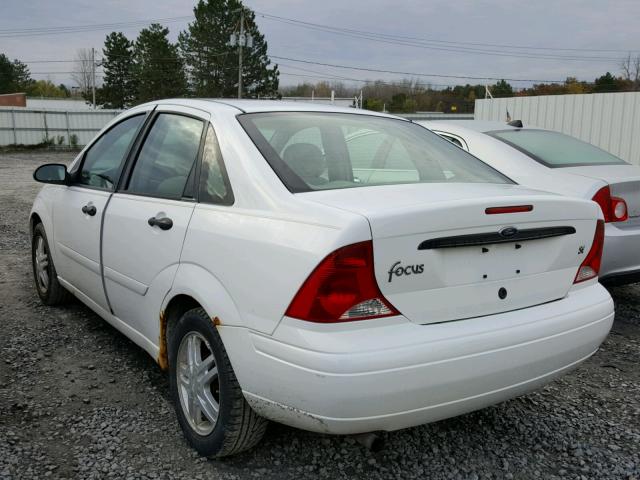 1FAFP34362W200088 - 2002 FORD FOCUS WHITE photo 3