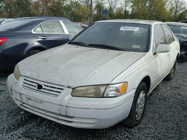 4T1BG22KXWU264046 - 1998 TOYOTA CAMRY CE WHITE photo 2