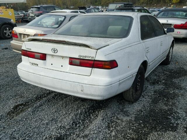 4T1BG22KXWU264046 - 1998 TOYOTA CAMRY CE WHITE photo 4