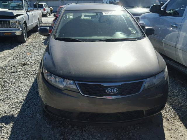 KNAFU4A26B5399635 - 2011 KIA FORTE EX BROWN photo 10