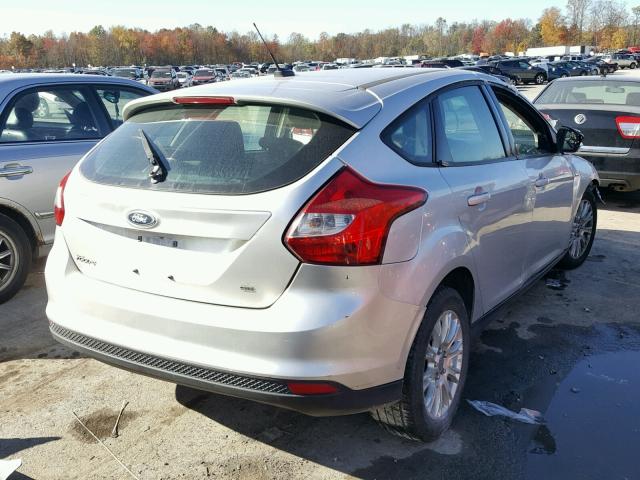 1FAHP3K29CL185785 - 2012 FORD FOCUS SE SILVER photo 4