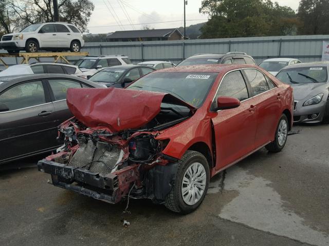 4T1BF1FK4DU664947 - 2013 TOYOTA CAMRY RED photo 2